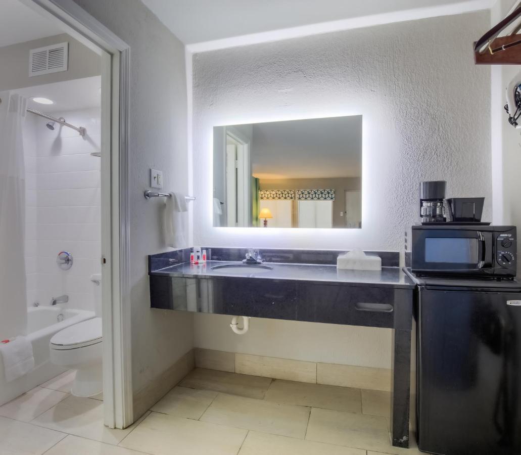 Days Inn By Wyndham Mobile I-65 Kültér fotó