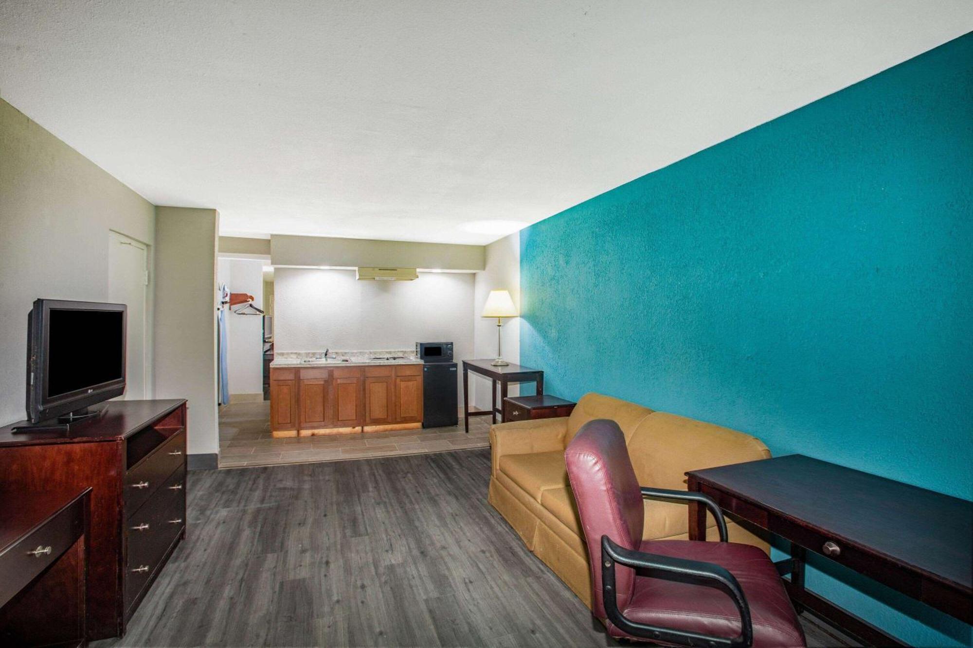 Days Inn By Wyndham Mobile I-65 Kültér fotó