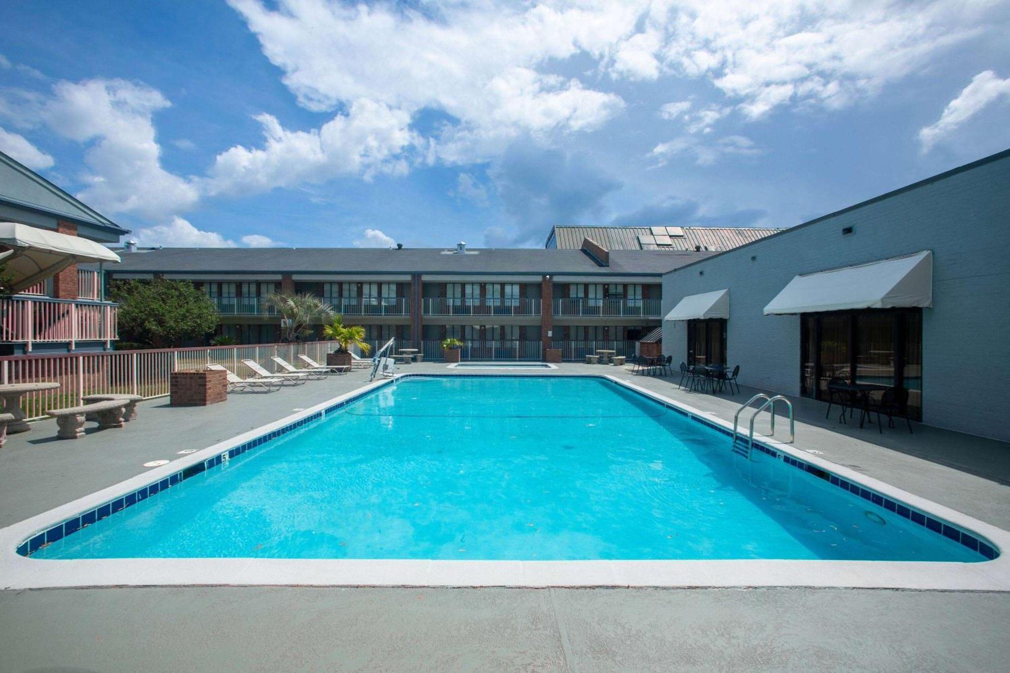 Days Inn By Wyndham Mobile I-65 Kültér fotó